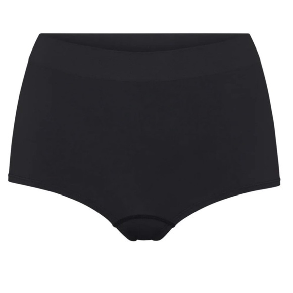NWT SKIMS soft smoothing boy short in black/eclipse - Picture 5 of 8